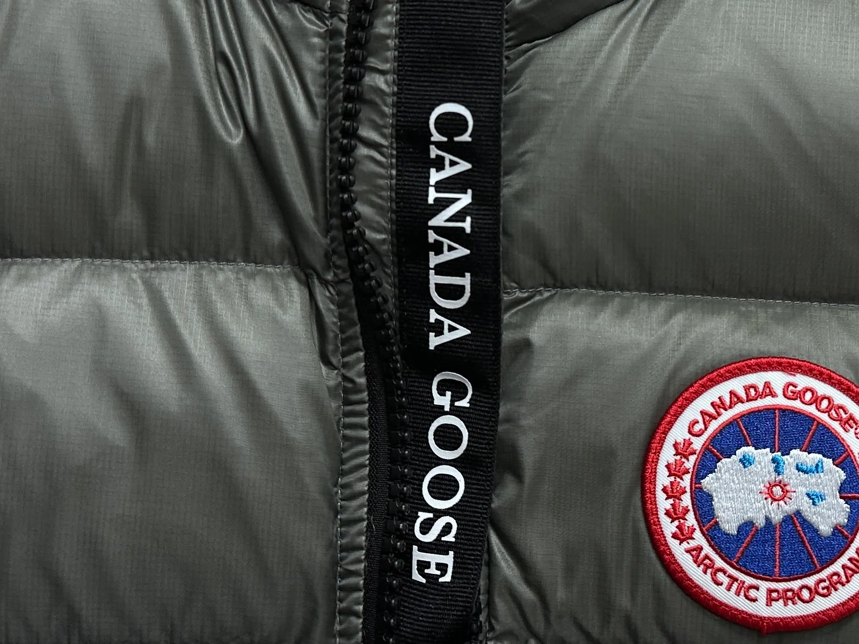 P560 [Canada Goose] CROFTON light down vest R water-repellent treatment Winall windproof fabric 700-fill down capacity Original molding Detailed production The upper body effect is stunning Exclusively available on the Xiaohongshu purchasing platform The highest version on the market Code number: XS-XXL